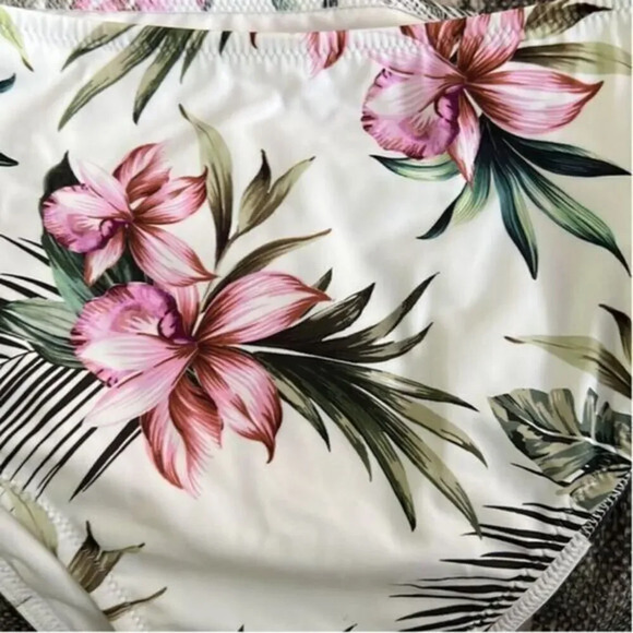 Shade & Shore High Waist White Cheeky Bikini Bottom Small - Picture 4 of 5